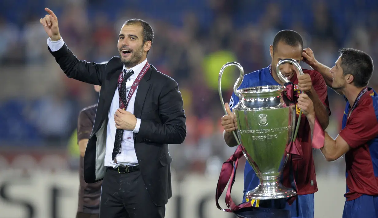 Pep Guardiola. Ia ditunjuk Barcelona menggantikan posisi Frank Rijkaard pada awal musim 2008/2009. Pep Guardiola langsung sukses mempersembahkan 3 trofi di musim pertamanya, Copa del Rey, La Liga dan Liga Champions pada musim 2008/2009. (AFP/Lluis Gene)