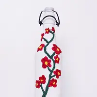 Botol bekas jadi vas bunga | via: destinationfemme.com