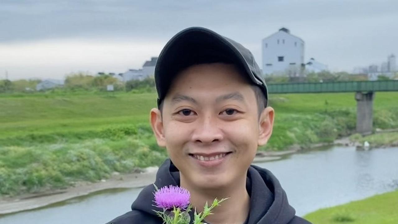 Video musik Eri Pras di kanal DC Production telah ditonton jutaan orang dan angkanya terus meningkat, bahkan mengalahkan lagu "Sekti" dari Denny Caknan yang merupakan pemilik kanal tersebut!<br>