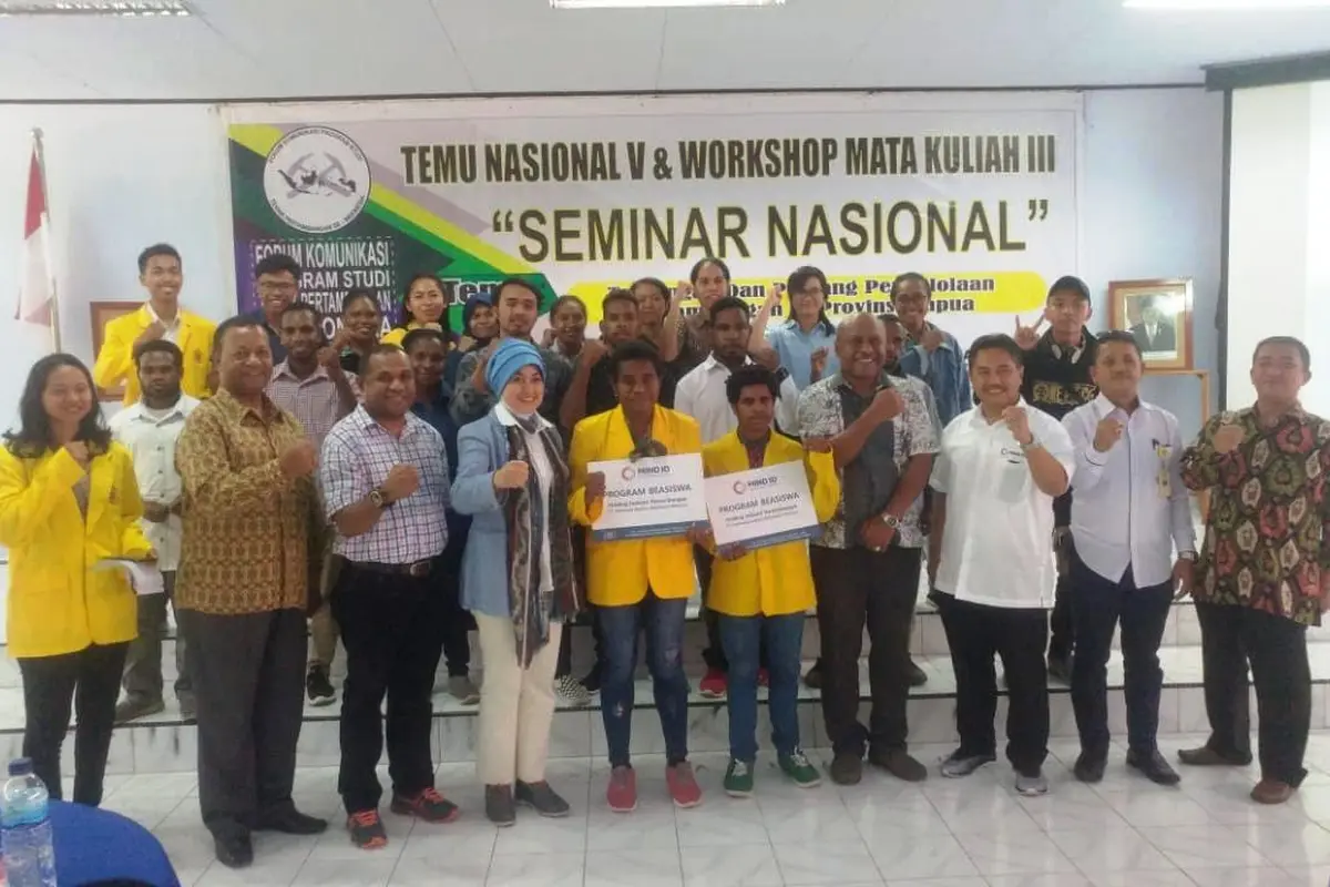 MIND ID Berikan Beasiswa Kepada Mahasiswa Universitas Cendrawasih