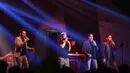 Coboy berhasil membuat suasana “Big Reunion” The 90’s Festival ini semakin terasa. Suasana malam minggu semakin membuai para penikmat musik 90-an di malam itu. (Nurwahyunan/Bintang.com)