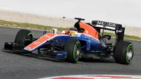 Pascal Wehrlein dari Manor Racing di urutan ke-9 pebalap tercepat sesi pertama dengan catatan waktu 1m28.292s pada test pre-season di  Sirkuit Catalunya, Montmelo, Barcelona, Senin (22/2/2016) malam WIB.  (Bola.com/Rio Haryanto Media)