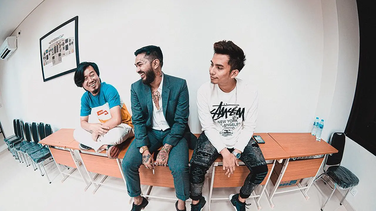 Lyon, Project Band Niko Al Hakim, Onadio Leonardo, dan Rudy
