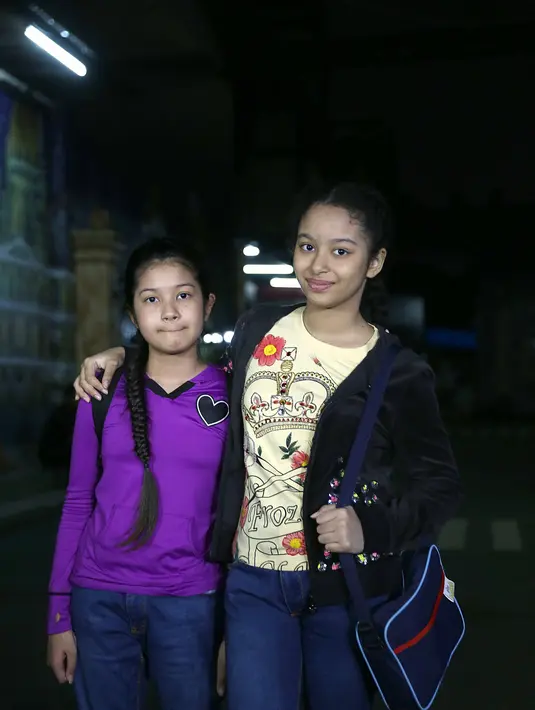 Calista, sebagai anak yang paling besar, mengaku bahwa saat ini waktunya gantian mengurus mamanya yang sedang terbaring lemah serta membesarkan adik tercintanya. (Nurwahyunan/Bintang.com)