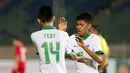 Gelandang Timnas Indonesia U-19, Irsan Lestaluhu, merayakan gol yang dicetak Feby Eka Putra ke gawang Filipina U-19 pada laga Piala AFF U-18 di Stadion Thuwunna, Myanmar, Kamis (7/9/2017). Indonesia menang 9-0 atas Filipina. (Liputan6.com/Yoppy Renato)