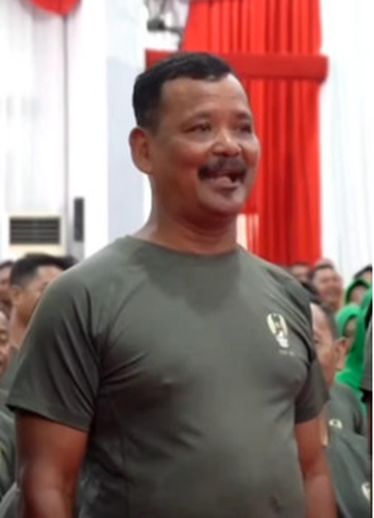 Pak Kumis Anggota Babinsa Ternyata Juragan Kambing, Sumringah saat Ternaknya Dibeli Mayjen TNI