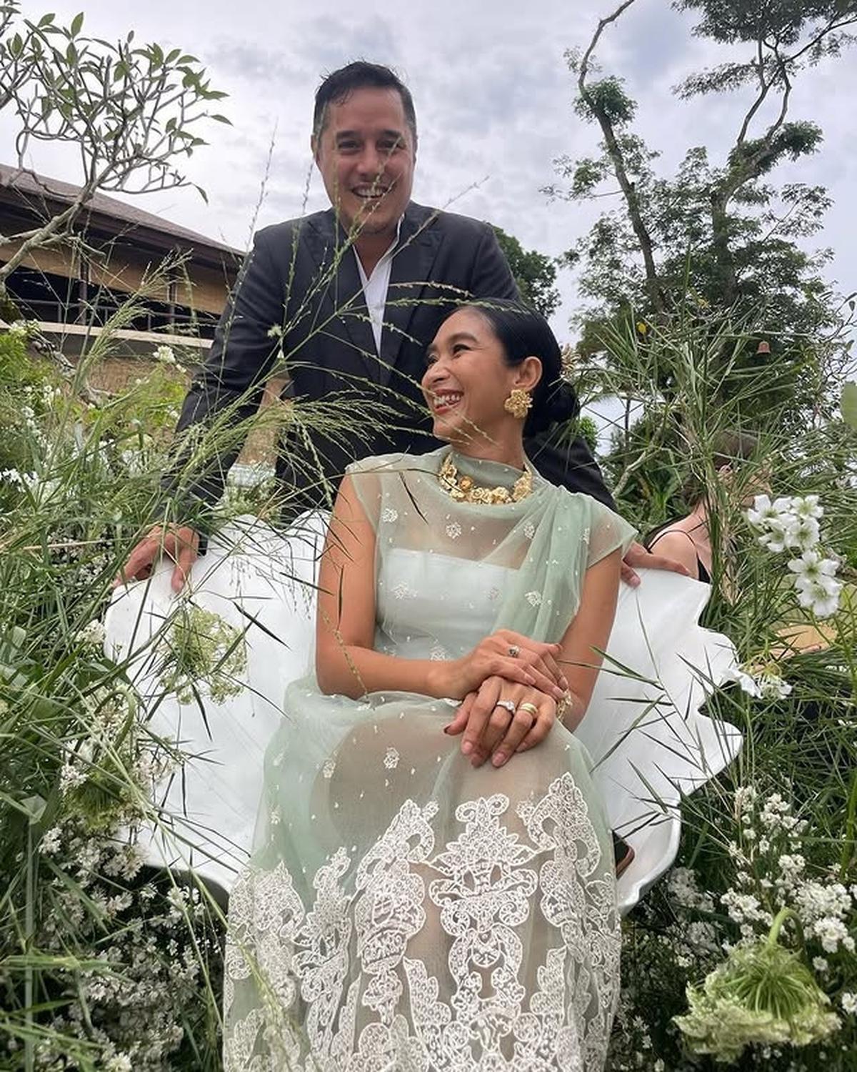 Potret Happy Salma Lulus S-1 Filsafat Hindu di Usia 45 Tahun, Tampil Cantik Kala Yudisium di Bali