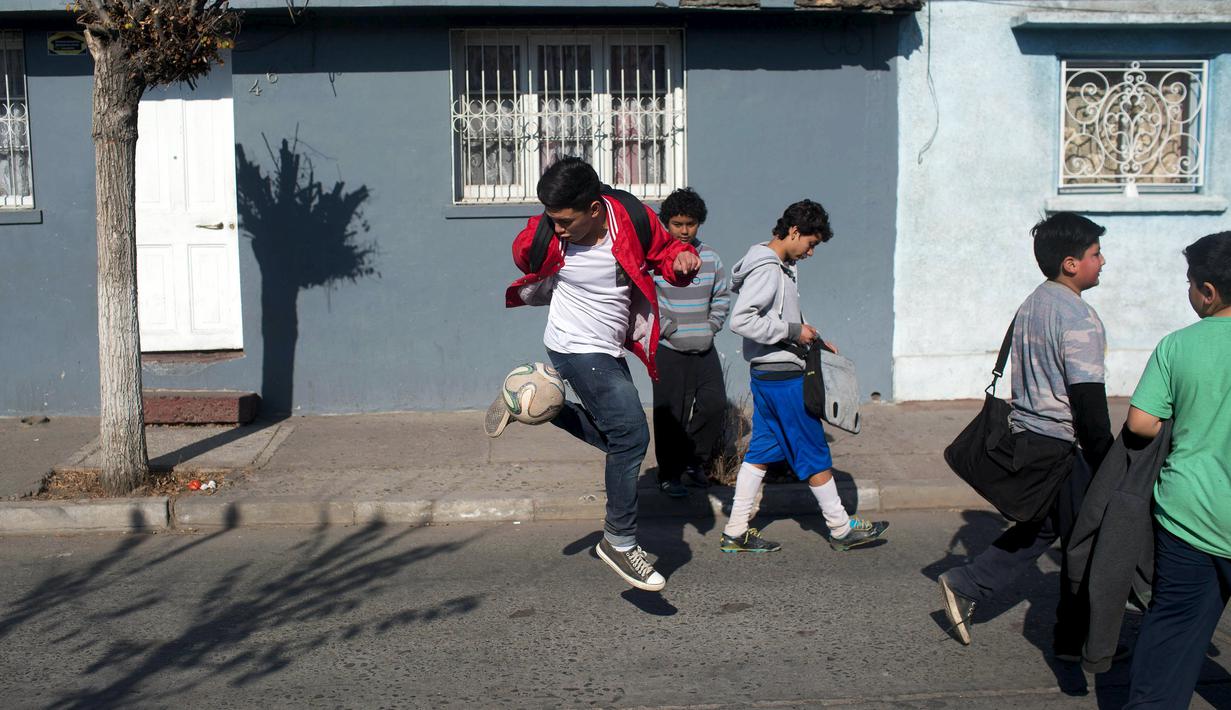 Suasana pemukiman di pinggiran kota Santiago tempat ia tumbuh besar. (REUTERS/Pablo Sanhueza)