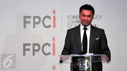 Pimpinan FPCI Dino Patti Djalal saat memberikan sambutan dalam acara  FPCI di Hotel Sahid Jakarta, Jumat (12/6/2015). FPCI menilai Moeldoko telah ikut andil menjaga perdamaian dunia. (Liputan6.com/Yoppy Renato)