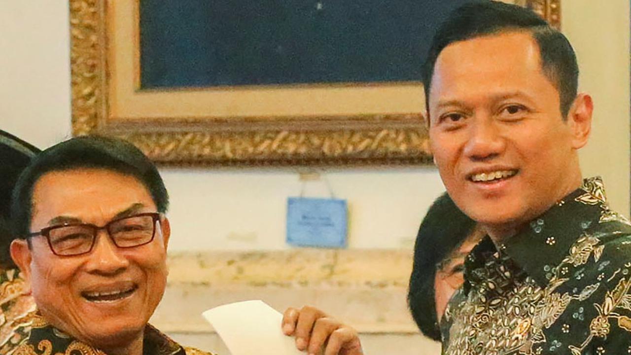 Akur! Momen Pertama Kalinya AHY dan Moeldoko Bertemu Jabat Tangan di Istana