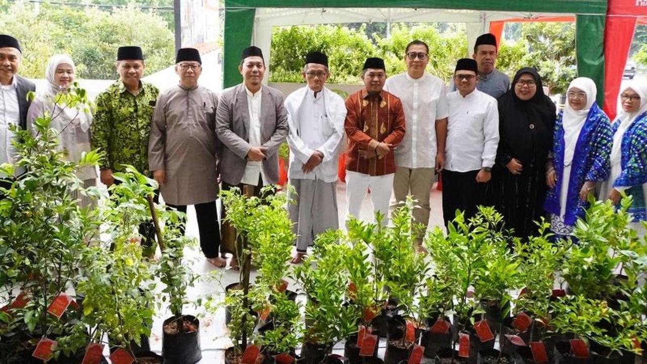 Tahukah Anda? Program Sedekah Pohon Masjid Ar-Raudhah Targetkan Dua Juta Bibit untuk Atasi Polusi Jakarta