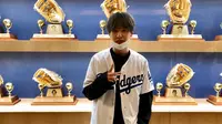Salah satu member BTS, Suga terlihat mendatangi pertandingan baseball di Los Angeles,  Rabu (08/05/19) (Liputan6.com/twitter/Dodgers)