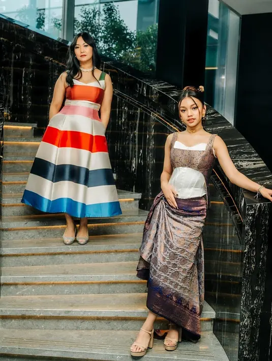 "You’re my Favorite part of me," tulis riafinola.  "i love u," jawab naura.ayu di kolom komentar. [Instagram/riafinola]