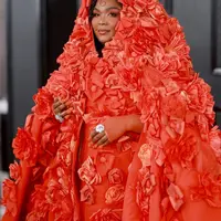 Lizzo membawa kebangkitan musim semi di Grammy Awards 2023. (@lizzobeating).