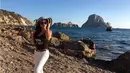 Untuk sementara, tidak ada lagi potret kemesraan Ariel Tatum dan kekasih Ryuji Utomo di media sosial. Ia juga tidak lagi mengunggah foto-foto kegiatannya. Minggu, (18/6) Ariel Tatum menyatakan pamit. (Instagram/arieltatum)