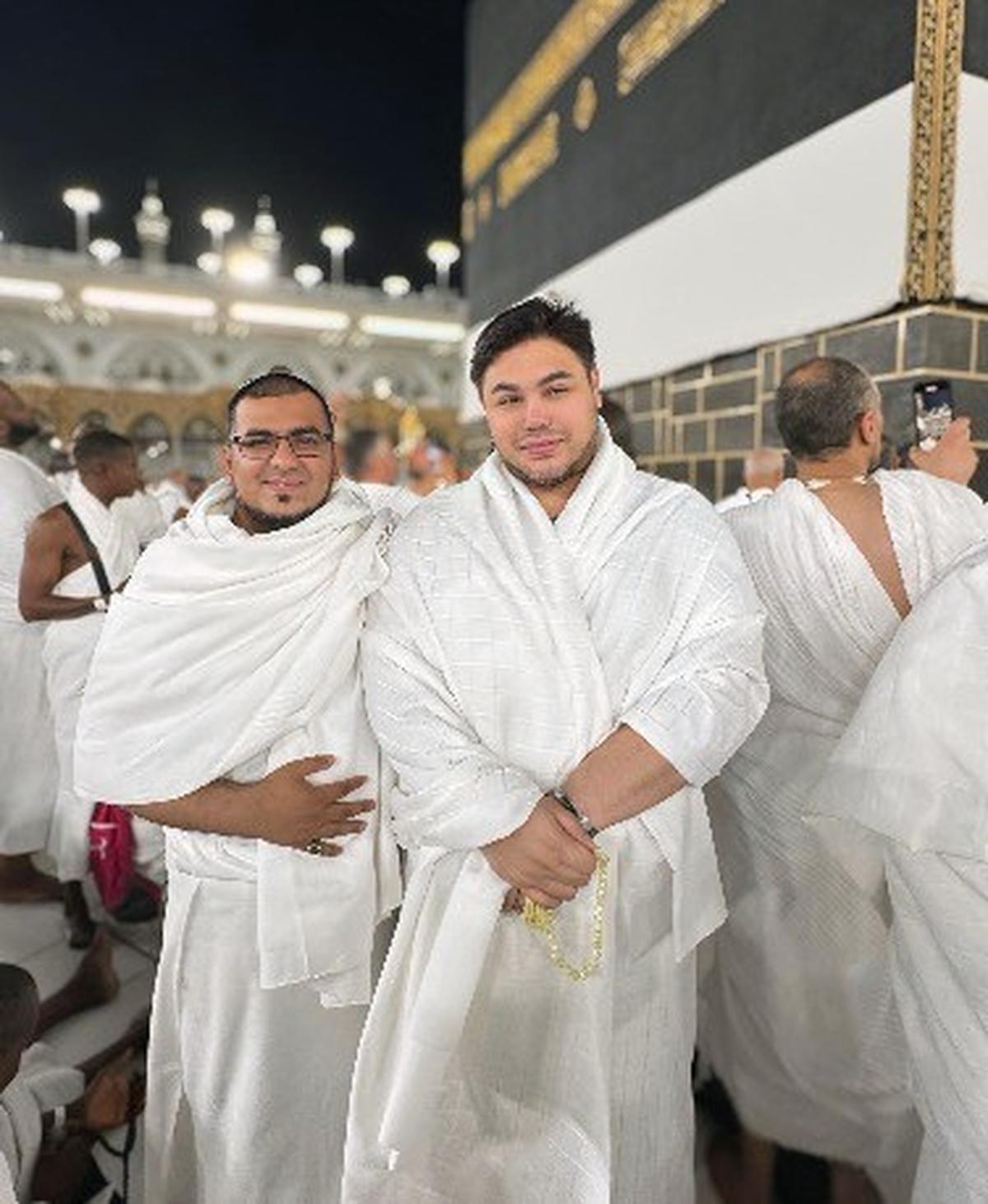 Ivan Gunawan Bertemu Keturunan Rasulullah di Masjidil Haram, Salat Subuh Bareng Sampai Minta Didoakan