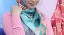 Remaja kelahiran Bogor 21 tahun silam ini mengaku sudah tiga tahun menjadi brand ambassador produk hijab tersebut. (Nurwahyunan/Bintang.com)