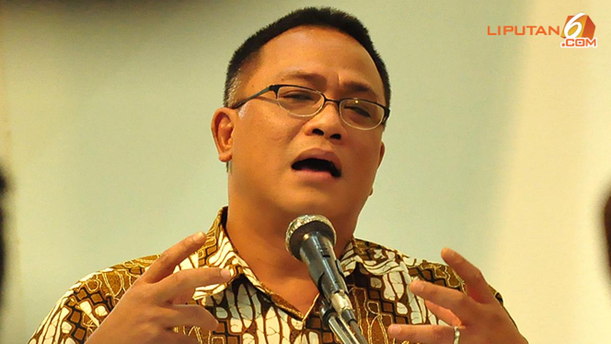 Jumhur Hidayat: eks aktivis buruh kini Menteri LH
Baca profilnya: