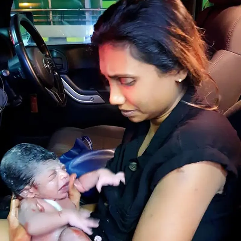 Kisah Bayi Lahir di Mobil, Ujungnya Miliki Akta Kelahiran Unik