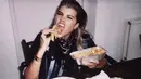 Sofia Richie pun nggak malu pamer ke fansnya kalau dia makan dengan banyak. (TMZ)