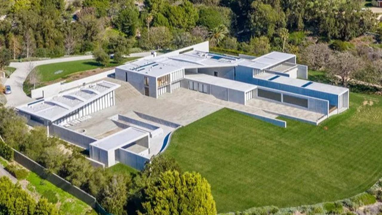 Pasangan berpengaruh di Hollywood, Jay-Z dan Beyonce, membangun rumah mewah di kawasan elit Hollywood.