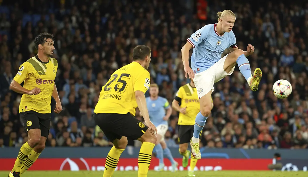 Dipasangkan dengan Riyad Mahrez dan Jack Grealish, Haaland cukup kesulitan untuk membongkar pertahanan Dortmund di awal laga. (AP/Dave Thompson)