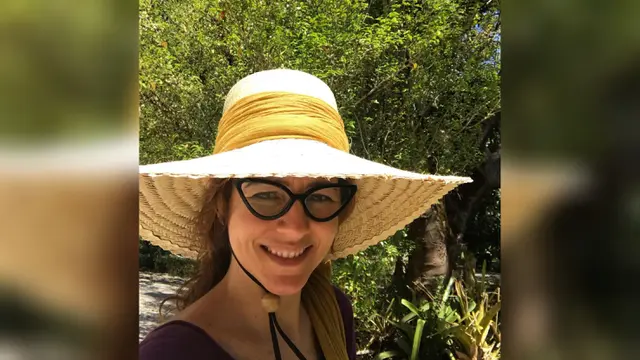 Seniman Juliana Notari