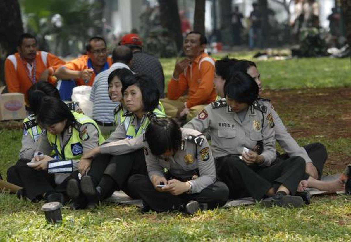 Polisi cantik negosiator demonstrasi