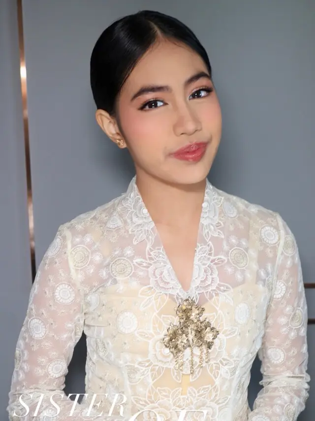 Pesona Kedua Anak Alya Rohali Dibalut Kebaya dan Gaun saat Pernikahan  Namira Anjani.