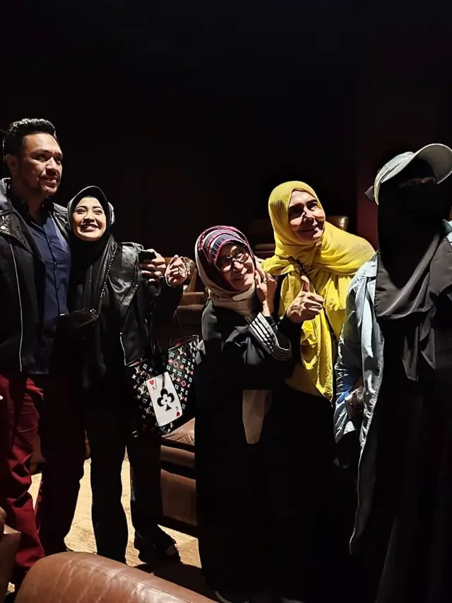 Neng Wirdha menyewa dua studio bioskop saat menyaksikan film Vidkill (https://www.instagram.com/p/CXvs3GnLa8Q/)