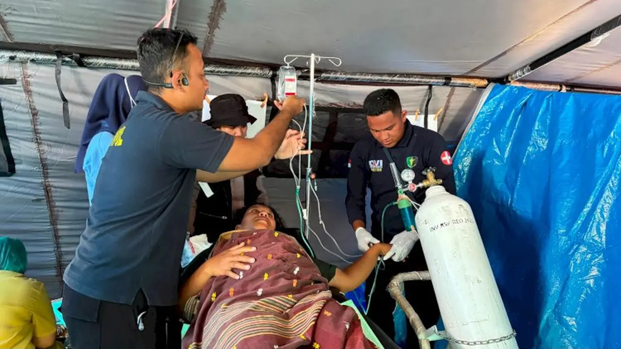 Korban Gempa Melahirkan di Posko