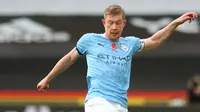 6. Kevin De Bruyne (3 assists) - Performa dan kreativitas Kevin De Bruyne bersama Manchester City di awal musim ini memang masih jauh bila dibandingkan dengan musim lalu. Namun pemain asal Belgia ini tercatat telah menyumbangkan 3 assists dari 6 penampilannya. (AFP/Catherine Ivill/pool)