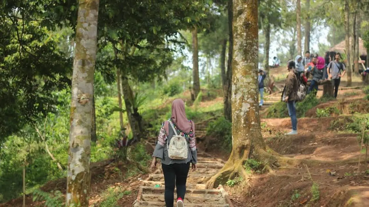 15 Tersambar Petir di tempat wisata Pabangbon Bogor. 