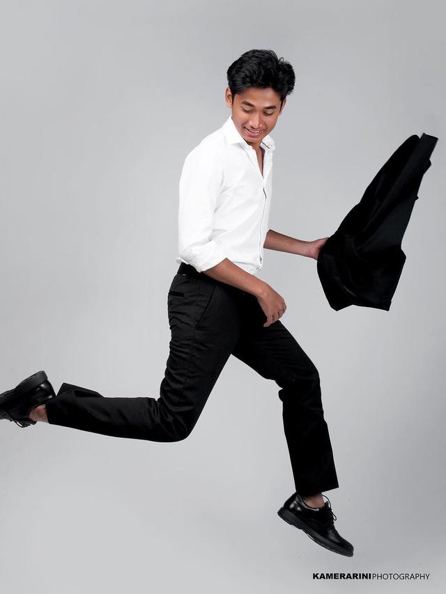 6 Potret Redi Mulyana Adik Lesti Kejora, Bak Anak Tunggal di Pemotretan Keluarga