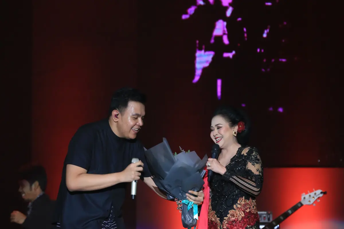[Bintang] Tulus dan Sundari Soekotjo