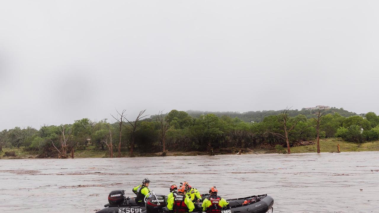 FOTO: Banjir Bandang Terjang Texas, 24 Orang Tewas dan Puluhan Hilang