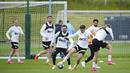 Pemain Manchester City, Julian Alvarez, mengikuti sesi latihan jelang laga final Liga Champions di Manchester, Selasa (6/6/2023). Manchester City akan berhadapan dengan Inter Milan di Stadion Olimpiade Ataturk, Turki, Minggu (11/6/2023), Pukul 02.00 WIB. (AP Photo/Jon Super)