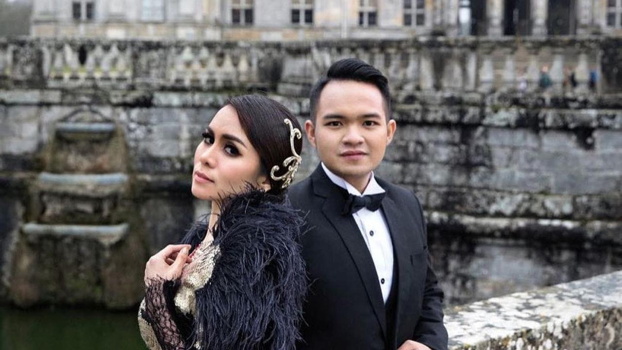 Kehidupan Mewah Suami Momo Geisha yang Beri Hadiah Lapangan Futsal untuk Anak hingga 20 ART di Rumah