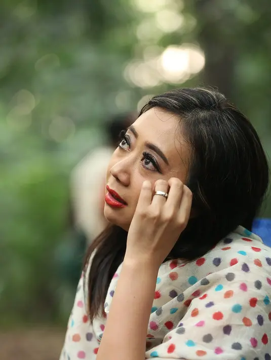 Sebelumnya, saat melakukan transfusi darah, terjadi pembengkakan. Itu terjadi lantaran pembuluh darahnya yang kecil. Rabu, anak kedua Asri Welas menjalani transfusi darah hingga dua kali, pagi dan siang. (Bambang E. Ros/Bintang.com)