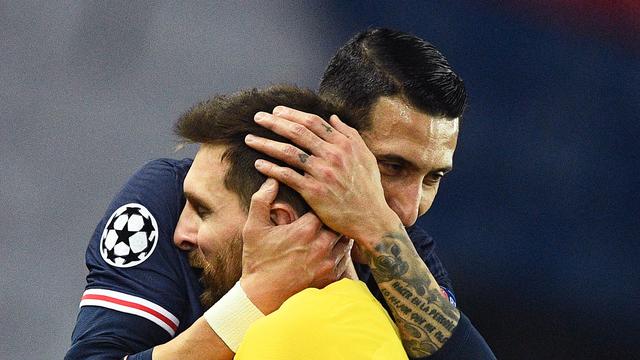 Messi Gigit Jari di Markas PSG