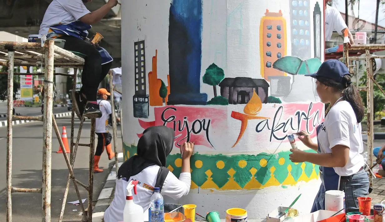 Siswa-siswi membuat mural di bawah Jalan Layang Non-tol Antasari, Jakarta, Sabtu (10/3). Sebanyak 63 tiang akan dilukis mural oleh perwakilan dari SMA dan SMK di Jakarta untuk mempercantik kawasan tersebut. (Liputan6.com/Herman Zakharia)