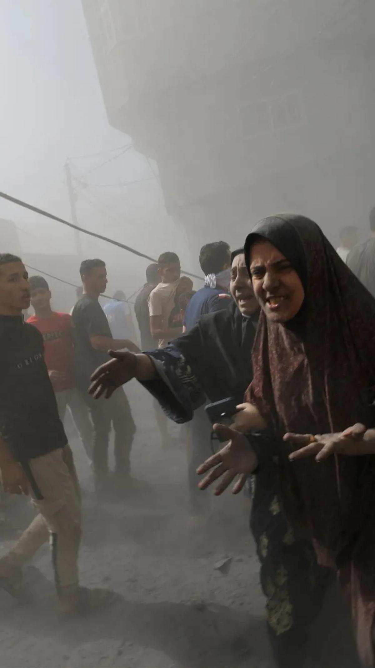 Warga Arab Palestina yang terusir menjadi warga tanpa kewarganegaraan, lalu mengungsi ke berbagai negara.