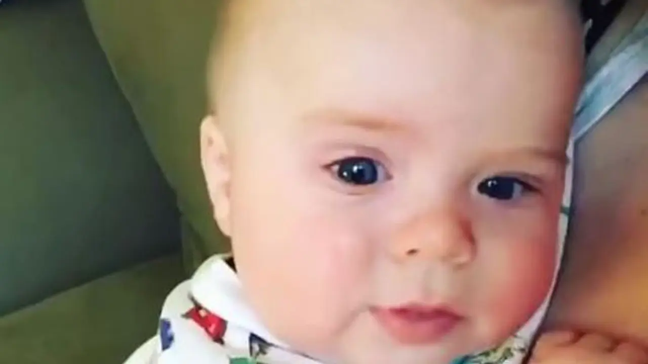 Baru Berusia 4 Bulan, Bayi Ini Ucapkan 'Oh No' Setelah Bersin!