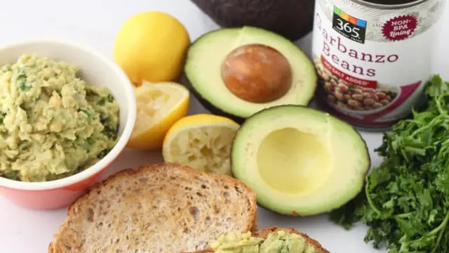 Avocado Chickpea Toast (memeinge.com)