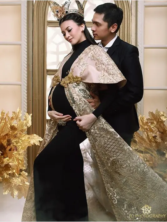 Video singkat dengan gambar wajahnya dan bertuliskan ALHAMDULILAH... TELAH LAHIR NIH itu ternyata mengambil gambar anak pertamanya yang sedang mainan. (Instagram/donitabhubiy)