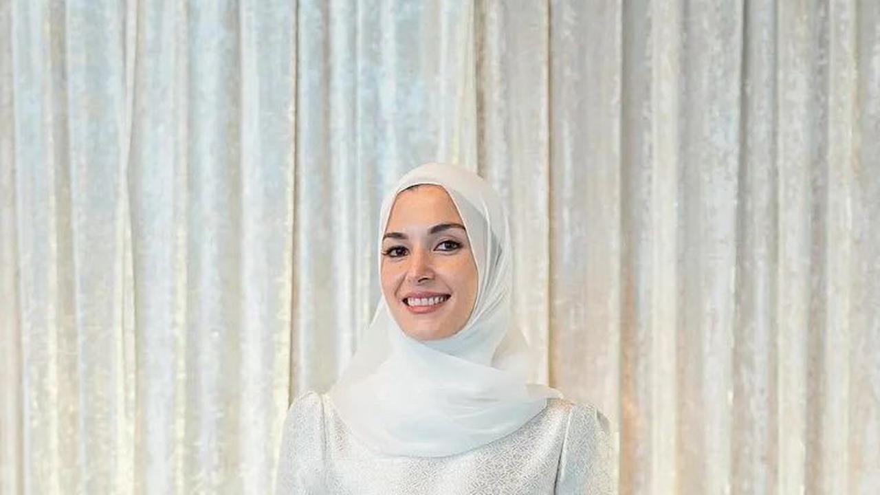 7 Inspirasi Baju Kurung Melayu Wanita yang Sedang Trend di Tahun 2024, Cocok untuk Lebaran