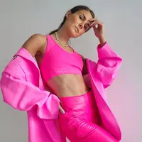 Inspirasi gaya formal hingga santai dengan nuansa warna hot pink. (Foto: Instagram/ NinaSanbech)