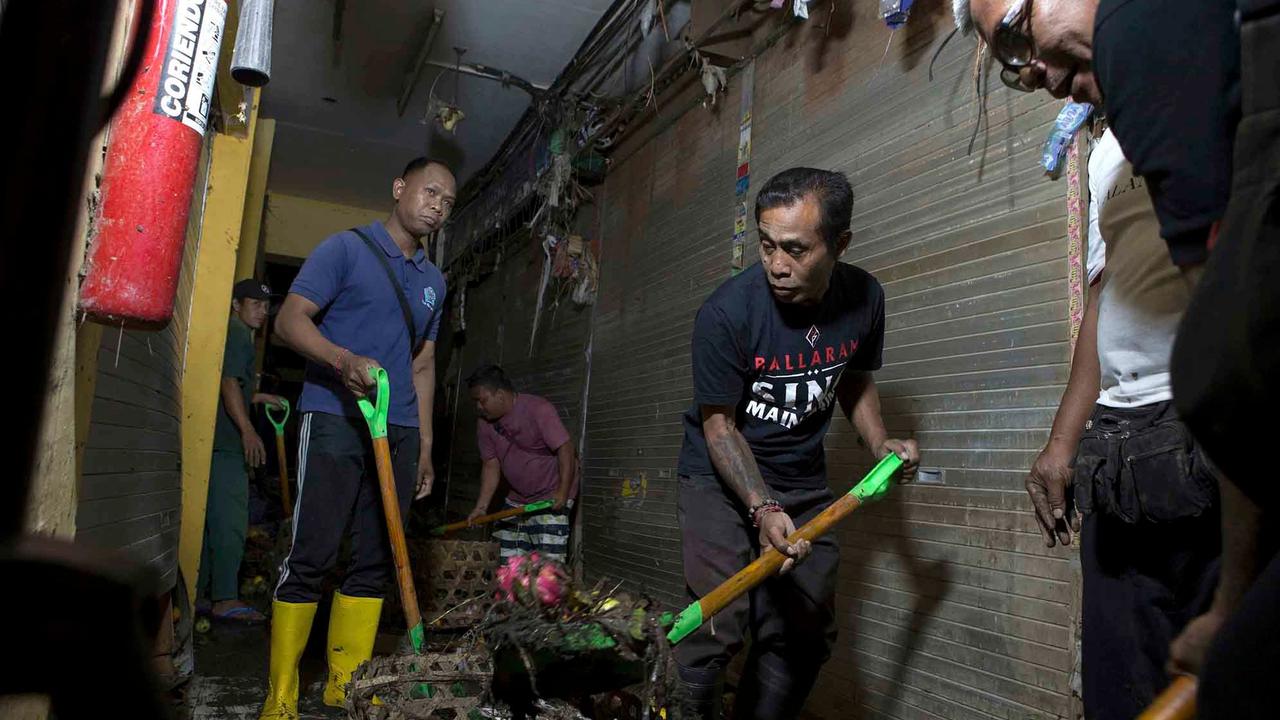 FOTO: Banjir Bali Renggut 16 Nyawa, Tim SAR Terus Cari Korban Hilang