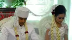 Hengky Kurniawan dan Sonya Fatmala saat melangsungkan ijab kabul di sebuah hotel kawasan TMII, Jakarta, Kamis (23/4/2015). (Liputan6.com/Panji Diksana)
