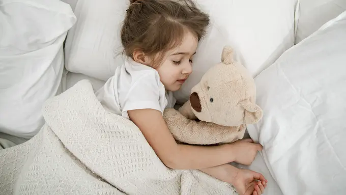 Nggak Perlu Stres, Begini Tips Membuat Anak Tidur Nyenyak di Malam Hari (photo by freepik.com)